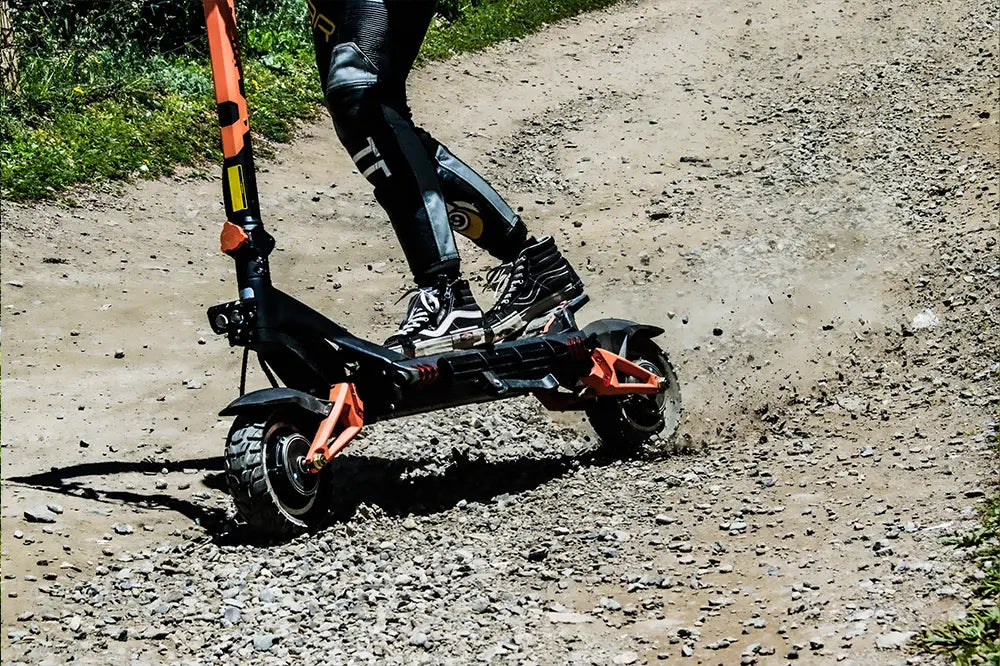 Scatena la potenza definitiva: i vantaggi degli scooter elettrici a doppio motore